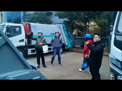 圧縮ゴミトラックをテストするために工場を訪れる顧客